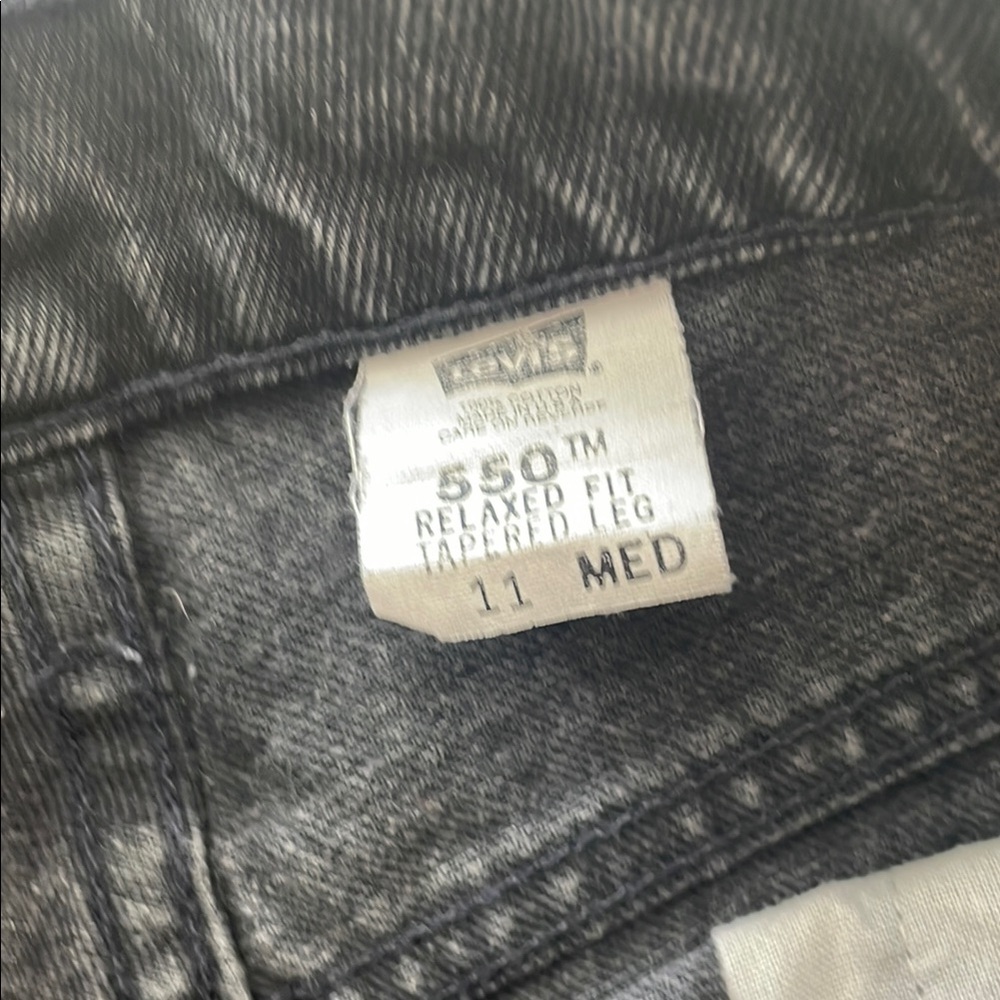 Levi's Black Jean Shorts High-Waisted Distressed - Picture 3 of 3